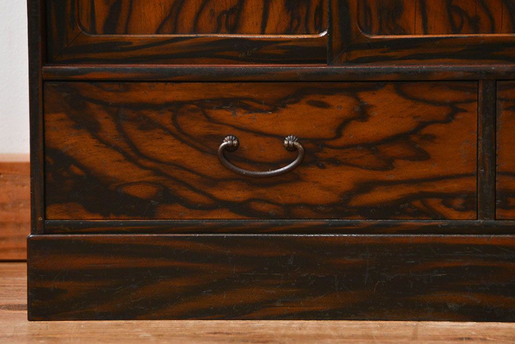 レトロ家具　昭和レトロ 小振りな黒柿杢目茶箪笥(収納棚)