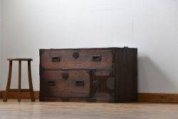 アンティーク家具　古民具・骨董 金具の立派な時代箪笥ローボード(2)(ローチェスト)