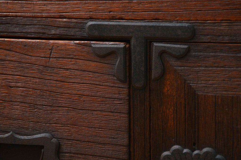 アンティーク家具　古民具・骨董 金具の立派な時代箪笥ローボード(2)(ローチェスト)