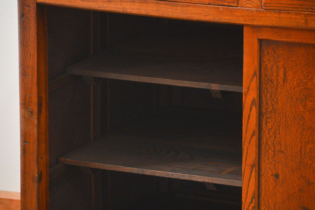 アンティーク家具　アンティーク 杢目の素晴らしい総欅材の脚付きカウンターテーブル(机、作業台)