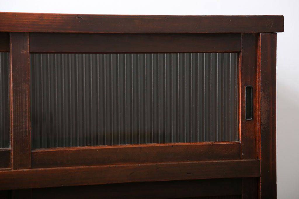 アンティーク家具　アンティーク 古い木のモールガラス食器棚(収納棚、茶箪笥)