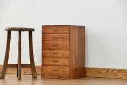 アンティーク家具　アンティーク 古いナラ材のネームプレート付き六段小引き出し