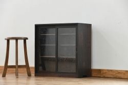 アンティーク家具　アンティーク 気泡ガラス入りの小さな収納棚