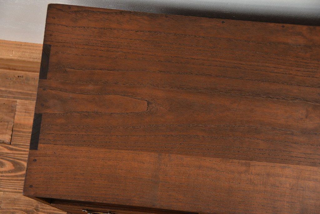 アンティーク家具　アンティーク 古い桐材の上品な小箪笥(小引き出し)