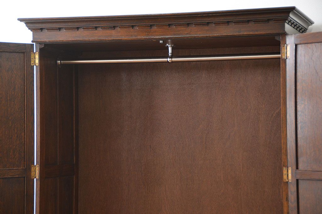 アンティーク家具　イギリスアンティーク オーク材 引き出し付きワードローブ(洋服タンス)