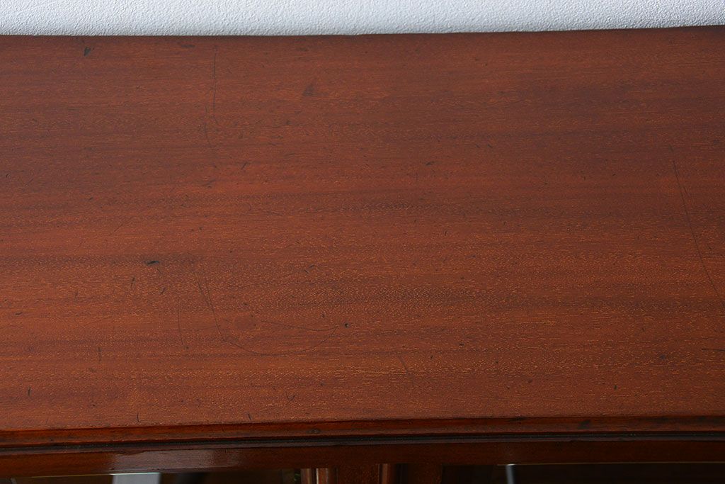 アンティーク家具　イギリスアンティーク マホガニー材!極めて上質な薄型ブックケース(カップボード、キャビネット)
