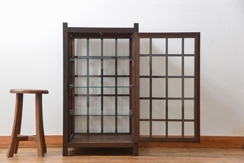 アンティーク家具　和風モダンスタイル 格子の縦型ガラスケース(2)