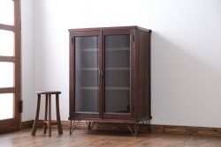 アンティーク家具　アンティーク 古い木のシンプルな鉄脚収納棚(キャビネット)