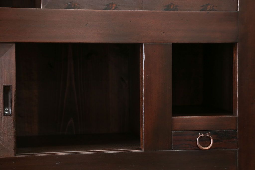 アンティーク家具　アンティーク 黒柿材をふんだんに使用した上手四尺水屋箪笥(時代箪笥)