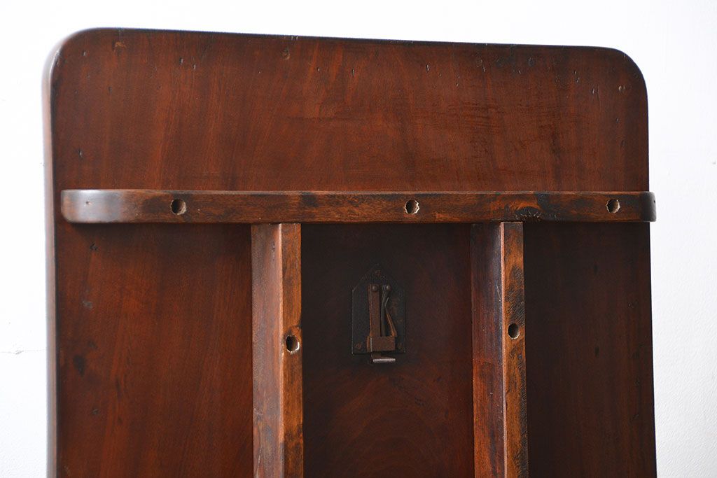 アンティーク家具　イギリスアンティーク マホガニー材 チルトアップテーブル(コーヒーテーブル)