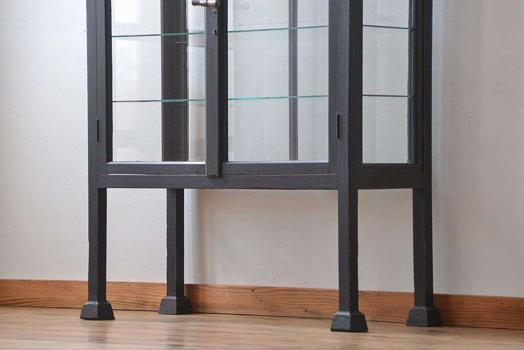 アンティーク家具　アンティークペイント 6面ガラスのケビント(ショーケース、ガラスケース)