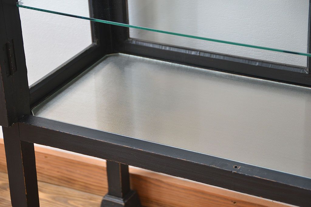 アンティーク家具　アンティークペイント 6面ガラスのケビント(ショーケース、ガラスケース)