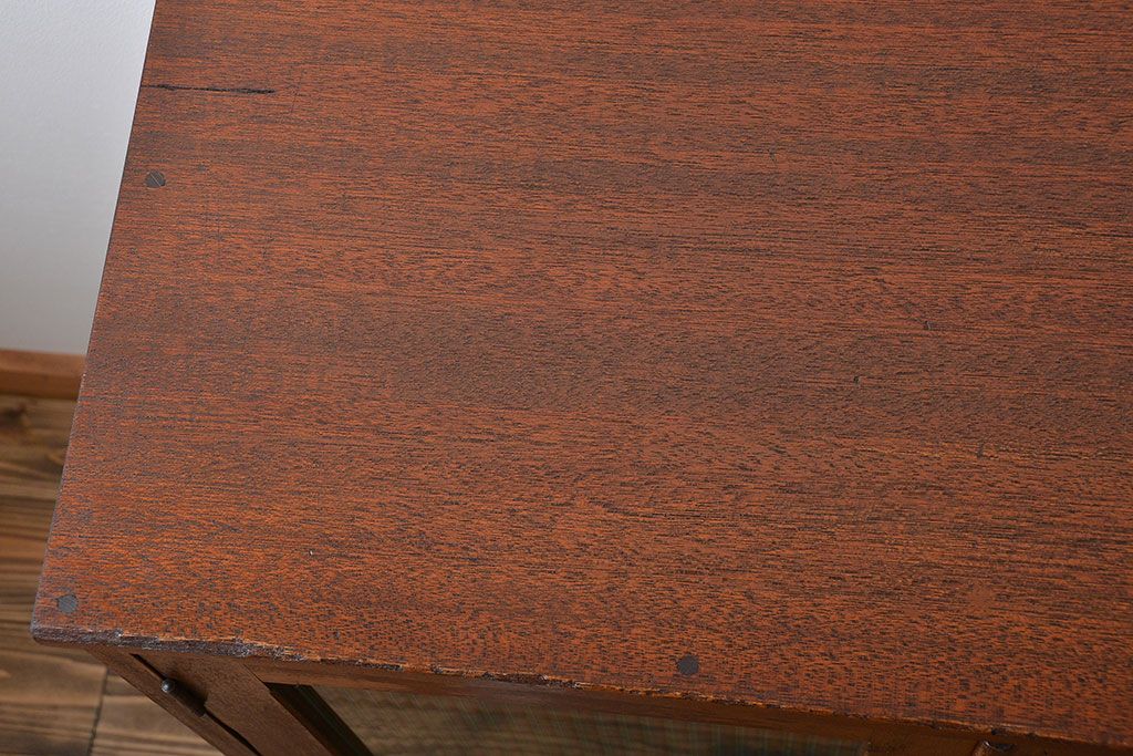 アンティーク家具　アンティーク モールガラス入り脚付き収納棚