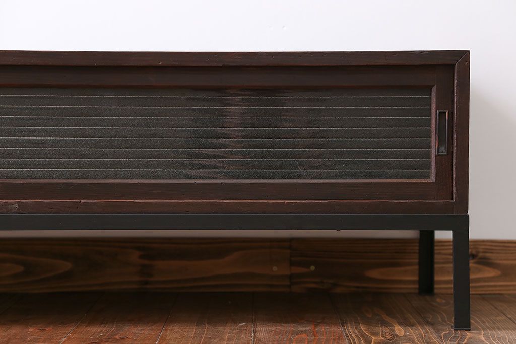 アンティーク家具　アンティーク 鉄脚付きモールガラスローボード(テレビボード)