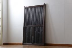 古民具・骨董　欅材とヒノキ材の格子蔵戸(扉、玄関戸)