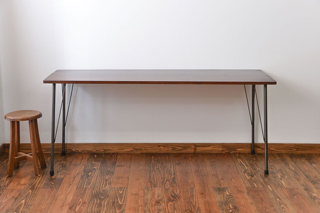 レトロ家具　昭和レトロ　天板一枚板　古材を使った鉄脚テーブル(5)(作業台)