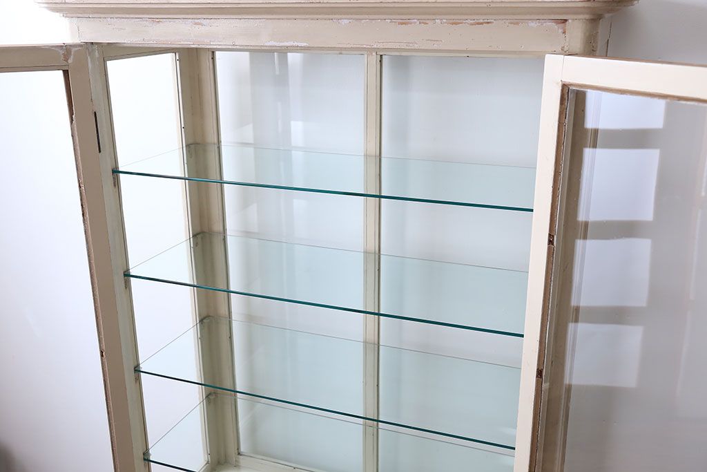 アンティーク家具　アンティーク オリジナルペイントのケビントガラスケース(収納棚、キャビネット)