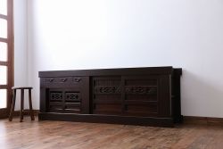 アンティーク家具　深い色味が味のある、檜材と杉材の水屋箪笥ローボード(テレビ台、キャビネット、収納棚)