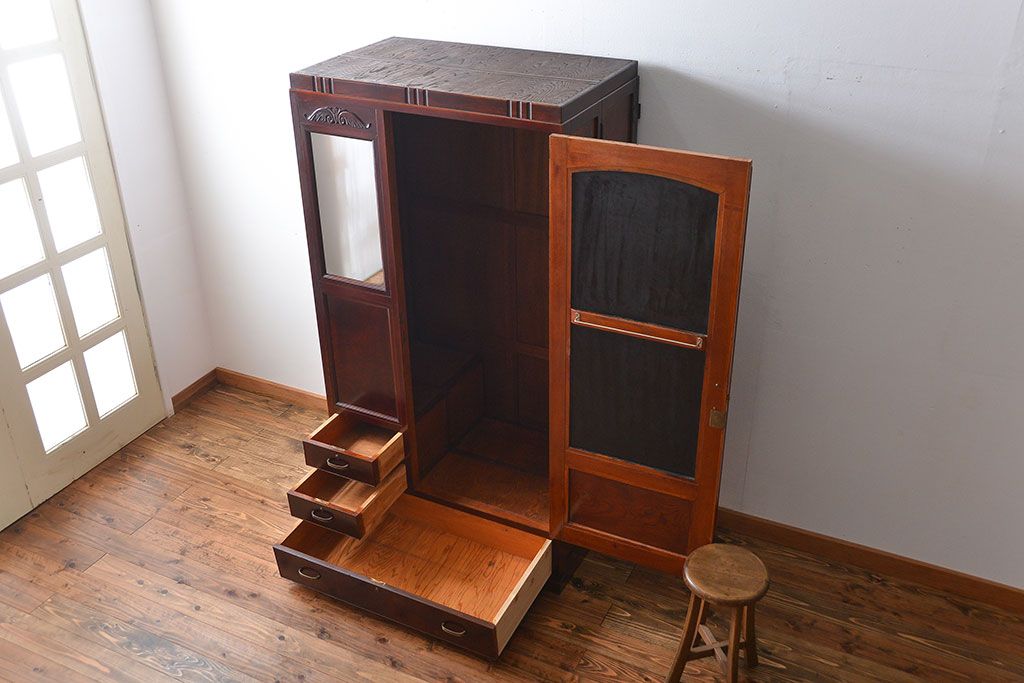 アンティーク家具　アンティーク 前面欅材!漆塗りのワードローブ(洋服タンス)