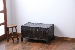 アンティーク家具　アンティーク 脚付き!ブラックトランク(テーブル)