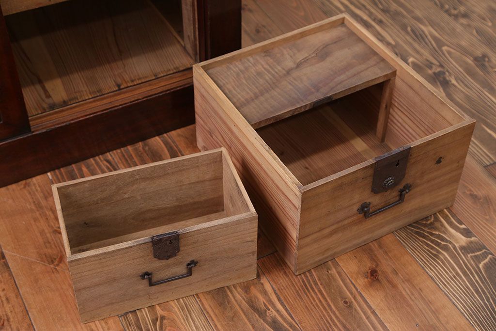 アンティーク家具　古民具・骨董 前面桜材と欅材の帳場箪笥(時代箪笥)(2)
