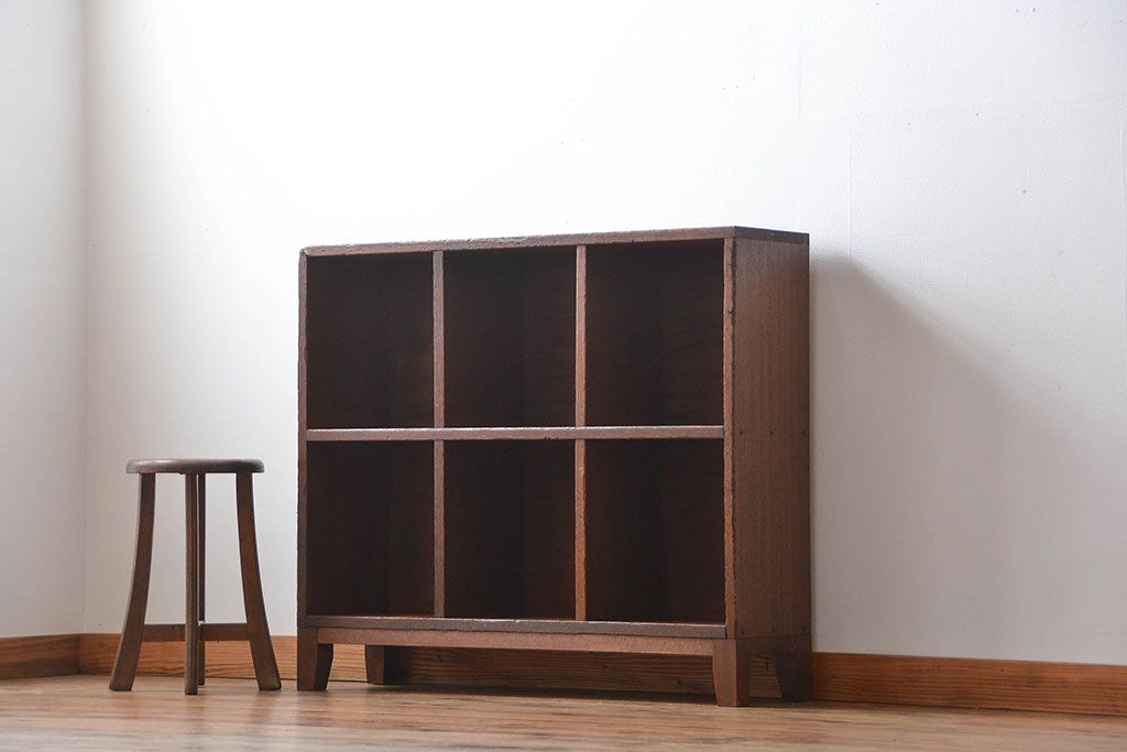 レトロ家具　昭和レトロ　脚付き!小さなマス目棚