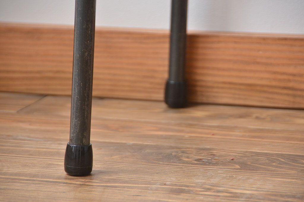 アンティーク家具　天板一枚板　古材を使った鉄脚テーブル