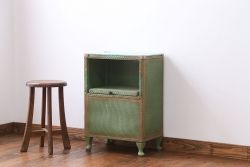 アンティーク家具　イギリスアンティーク　かわいい猫脚サイドテーブル