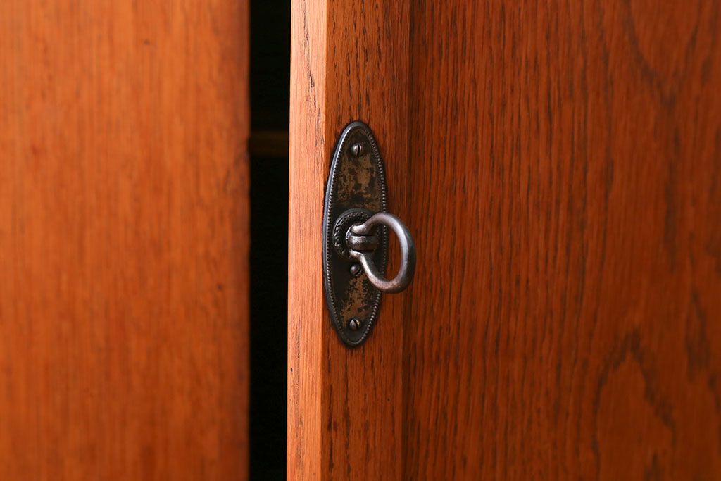 アンティーク家具　イギリスアンティーク　オーク材　シンプルなサイドキャビネット