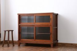 レトロ家具　昭和レトロ　欅材　モールガラス入り脚付き戸棚