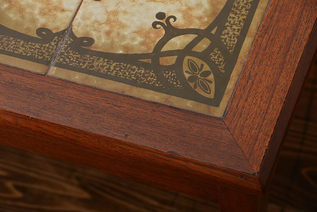 ヴィンテージ家具　北欧ビンテージ　デンマーク製　タイルテーブル