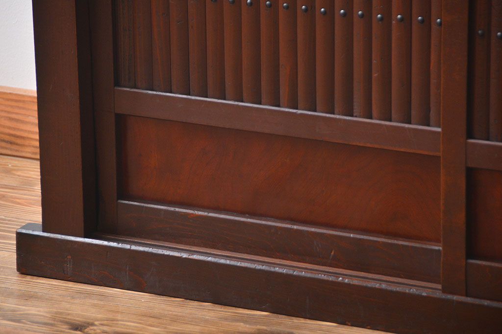 アンティーク家具　古民具・骨董　丸桟引き戸の四尺水屋箪笥サイドボード
