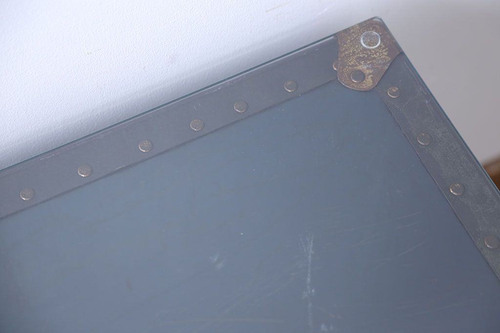 アンティーク家具　イギリスアンティーク　トランクセンターテーブル