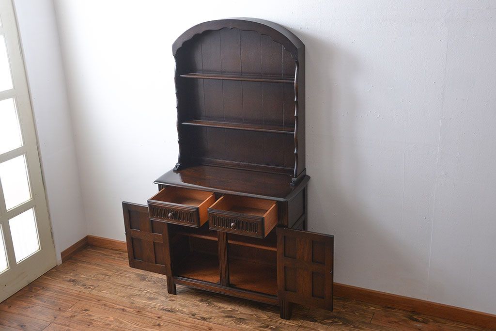 ヴィンテージ家具　イギリスビンテージ　エルム材の優雅なカップボード