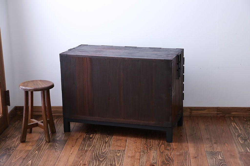 アンティーク家具　脚付き　観音開き時代箪笥ローボード(2)