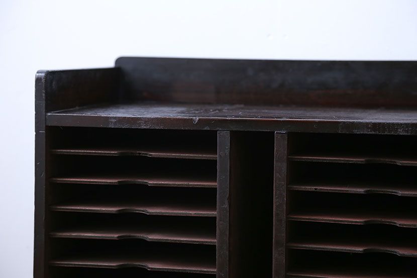 アンティーク家具　アンティーク　シックなカラーの書類棚