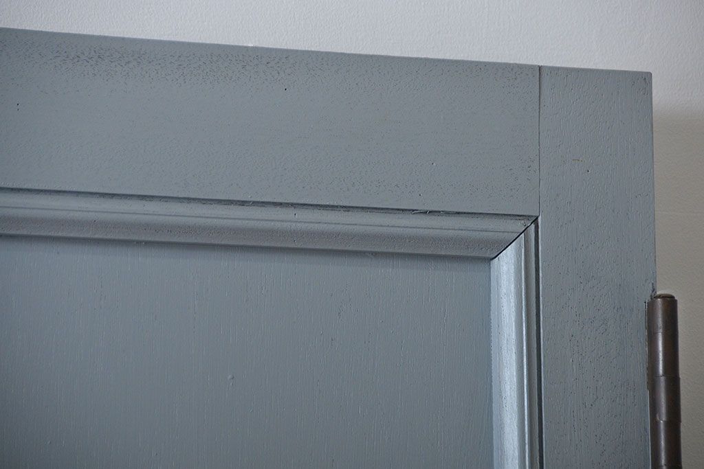 アンティークペイント　ひし形窓のかわいいドア