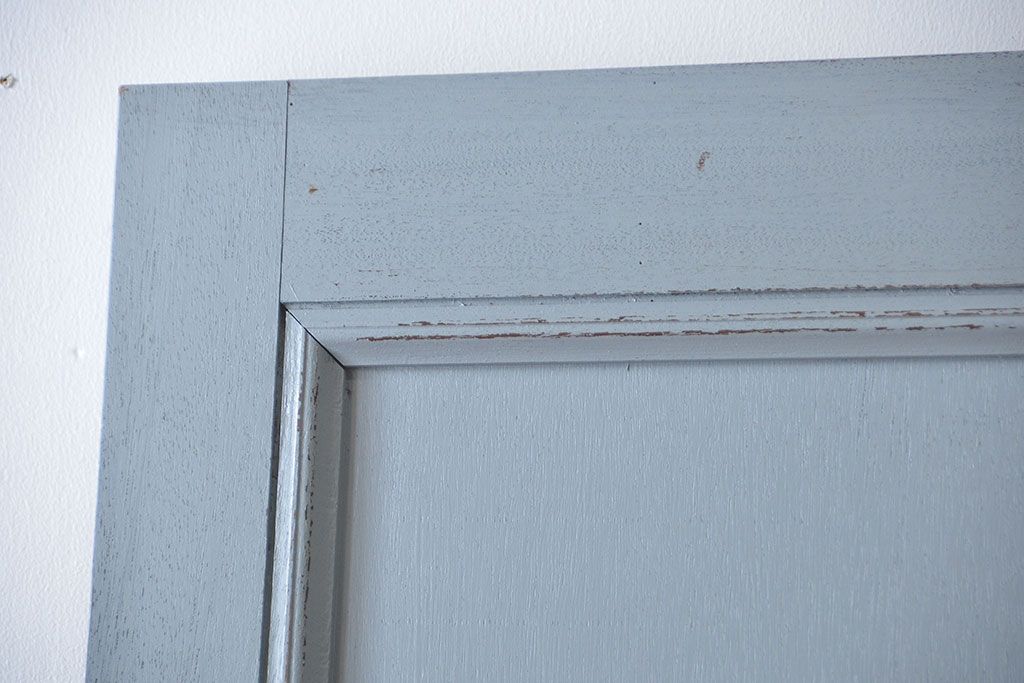 アンティークペイント　ひし形窓のかわいいドア