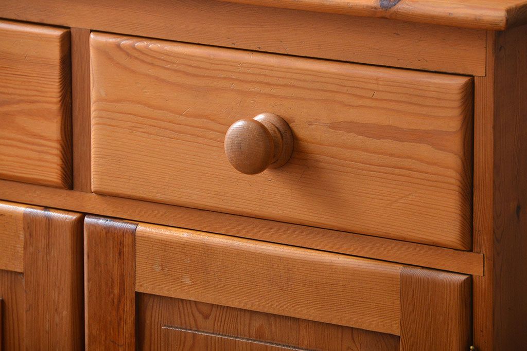 アンティーク家具　イギリス製　パイン材のカップボード