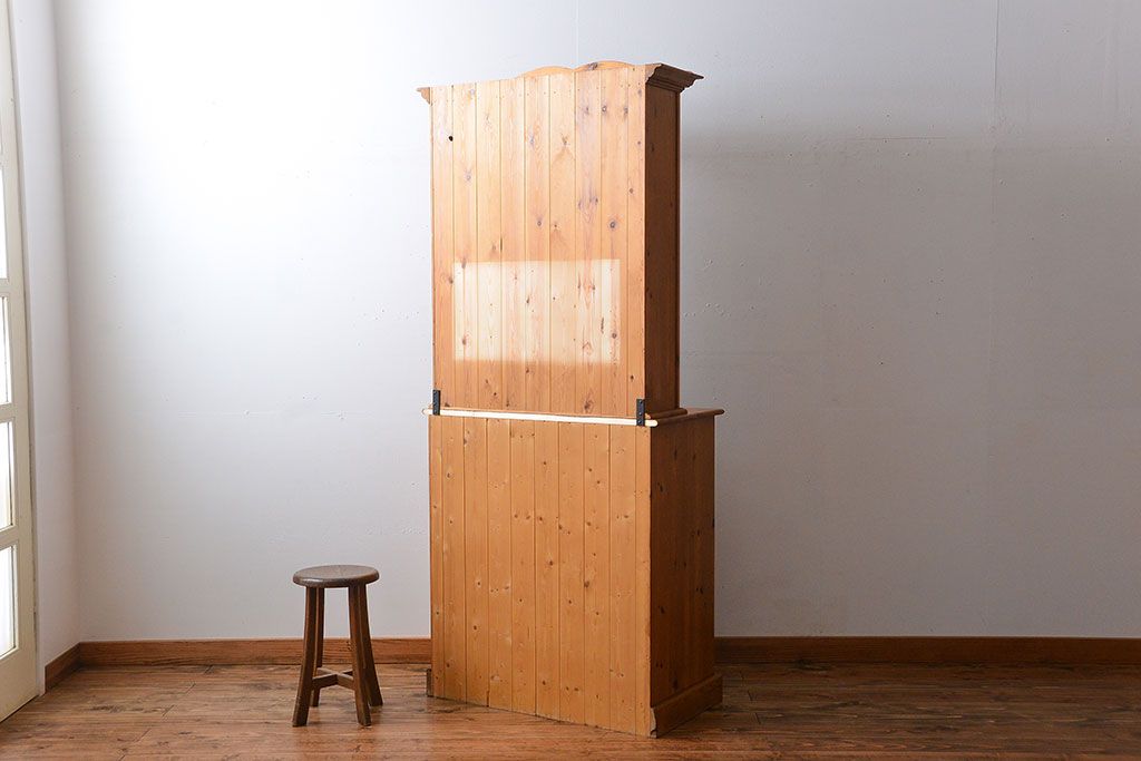 アンティーク家具　イギリス製　パイン材のカップボード