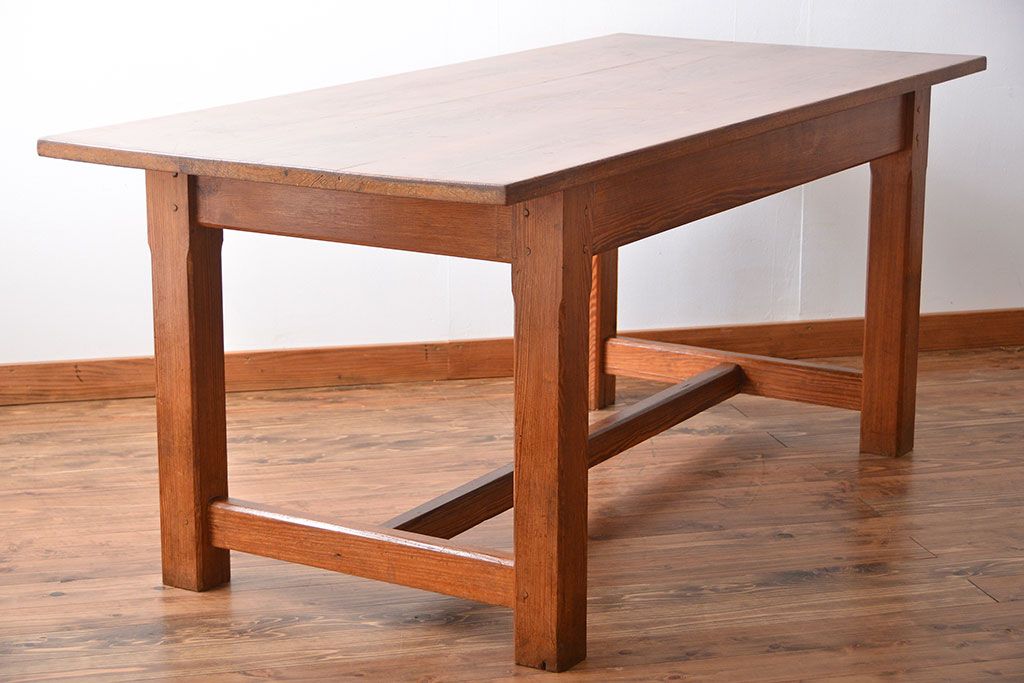 アンティーク家具　イギリスアンティーク　シンプルなダイニングテーブル