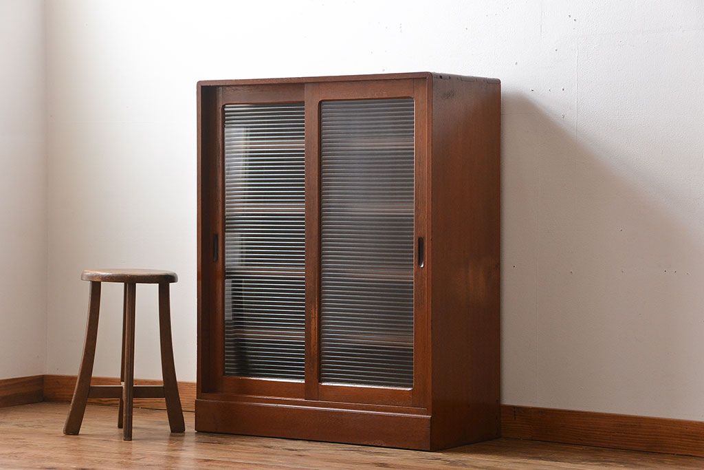 レトロ家具　昭和レトロ　モールガラス入りガラス戸収納棚