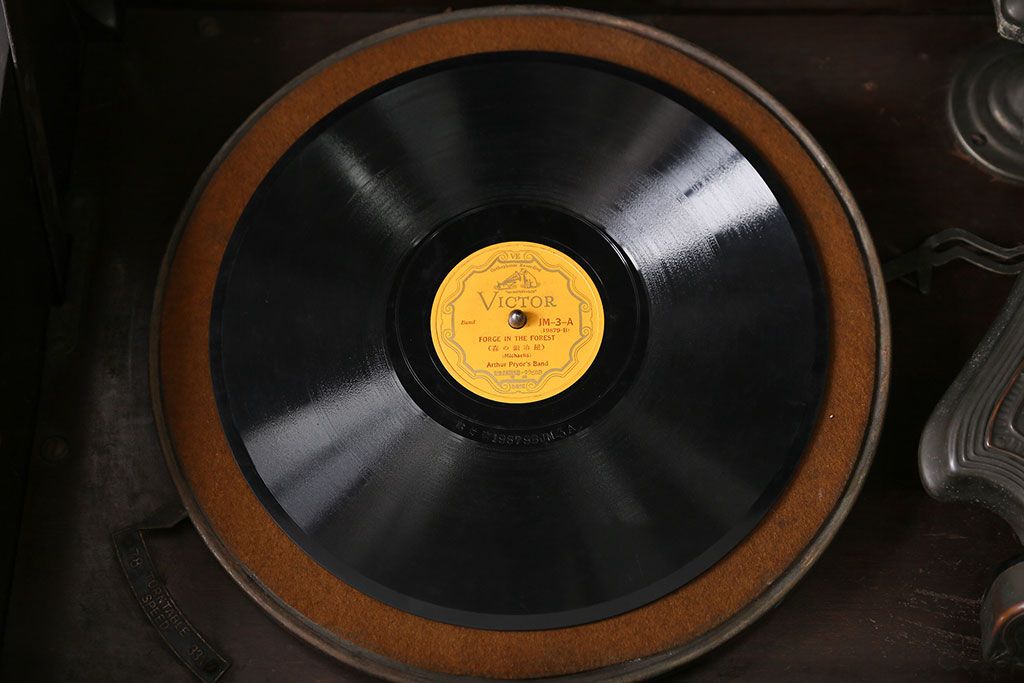 ジャンク品　レコードプレーヤー(蓄音機)　ビクターJRE-31