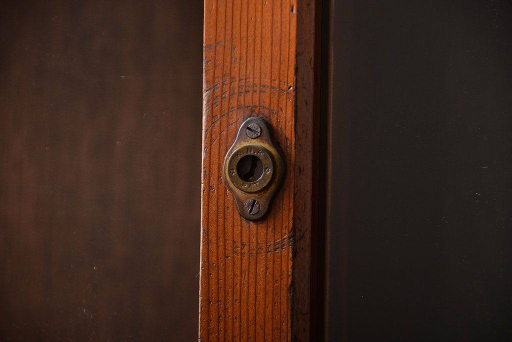 レトロ家具　昭和レトロ　古い学校の大きなアンティーク収納棚