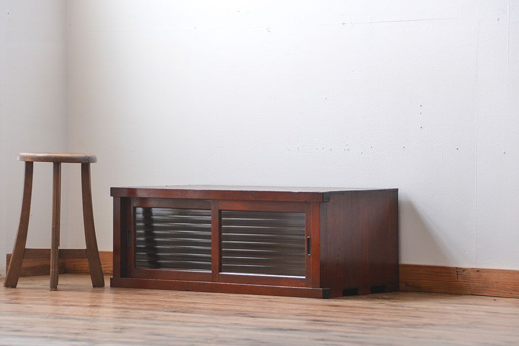 レトロ家具　昭和レトロ　モールガラス入り小さなローボード