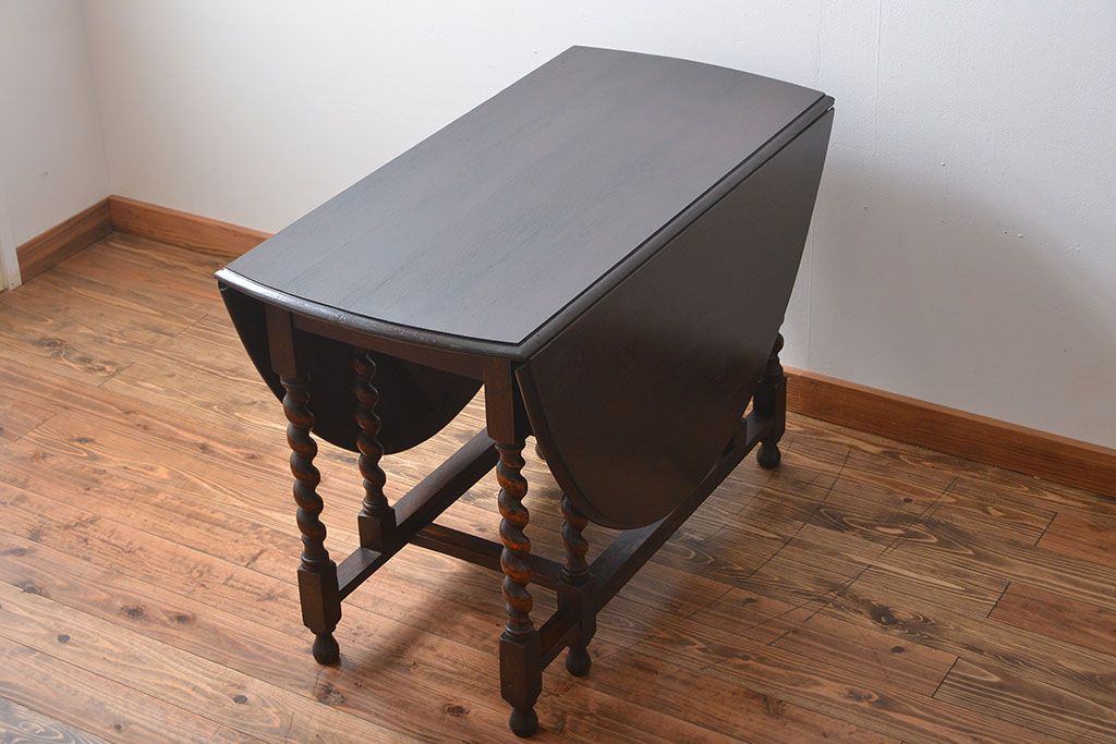 アンティーク家具　イギリスアンティーク　オーク材のツイストレッグバタフライテーブル