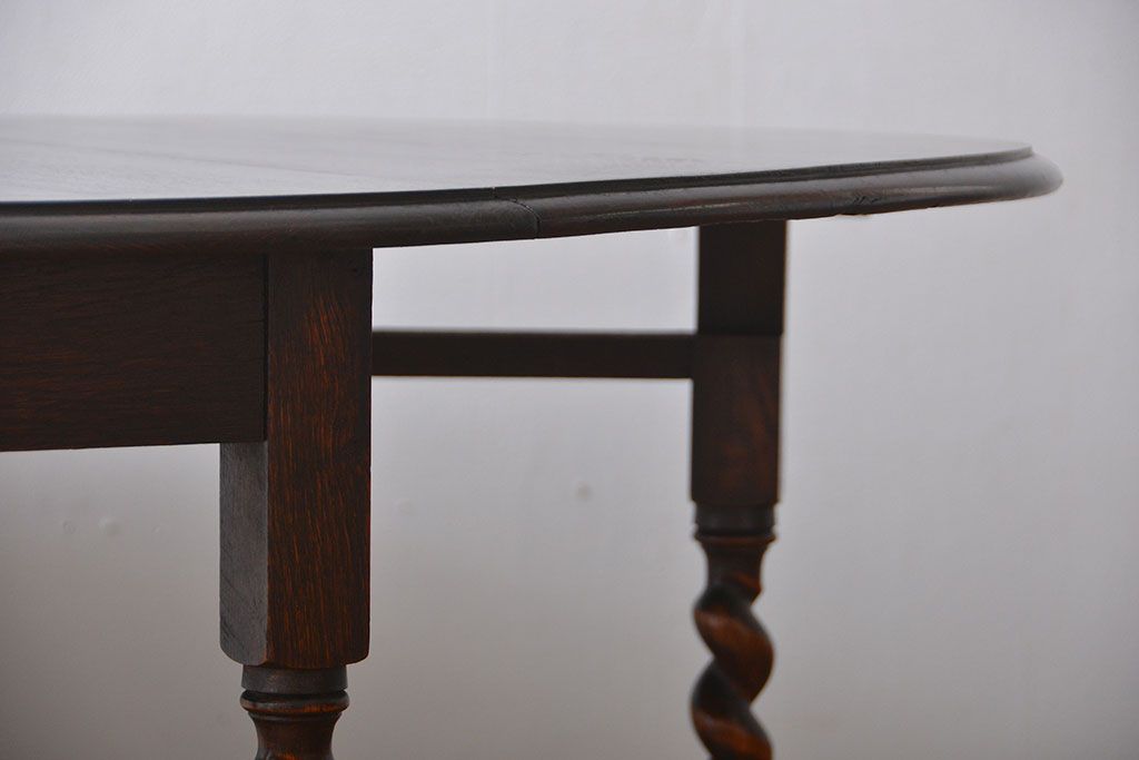 アンティーク家具　イギリスアンティーク　オーク材のツイストレッグバタフライテーブル