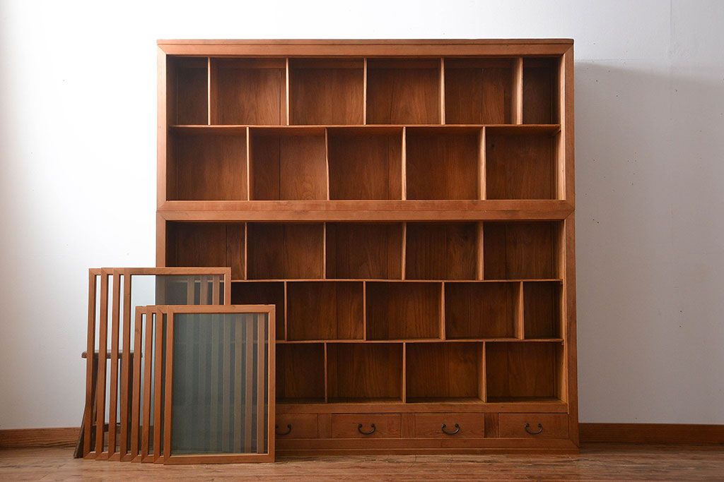 アンティーク家具　収納力抜群!4枚引き戸のナチュラルな薄型収納棚