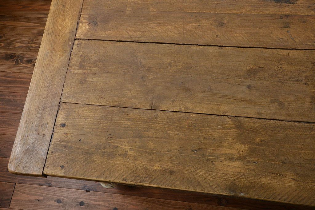 アンティーク家具　イギリスアンティーク　古材天板の大きなペイントダイニングテーブル