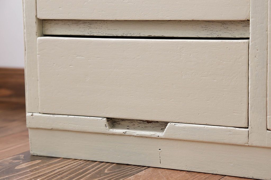 アンティーク家具　小物収納にぴったり!ペイントローチェスト(1)